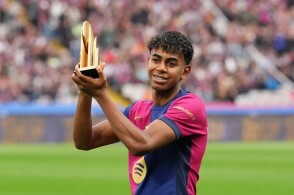 阿尔卡拉斯表演赛搞笑举动笑翻全场，指出乐观态度是最大武器