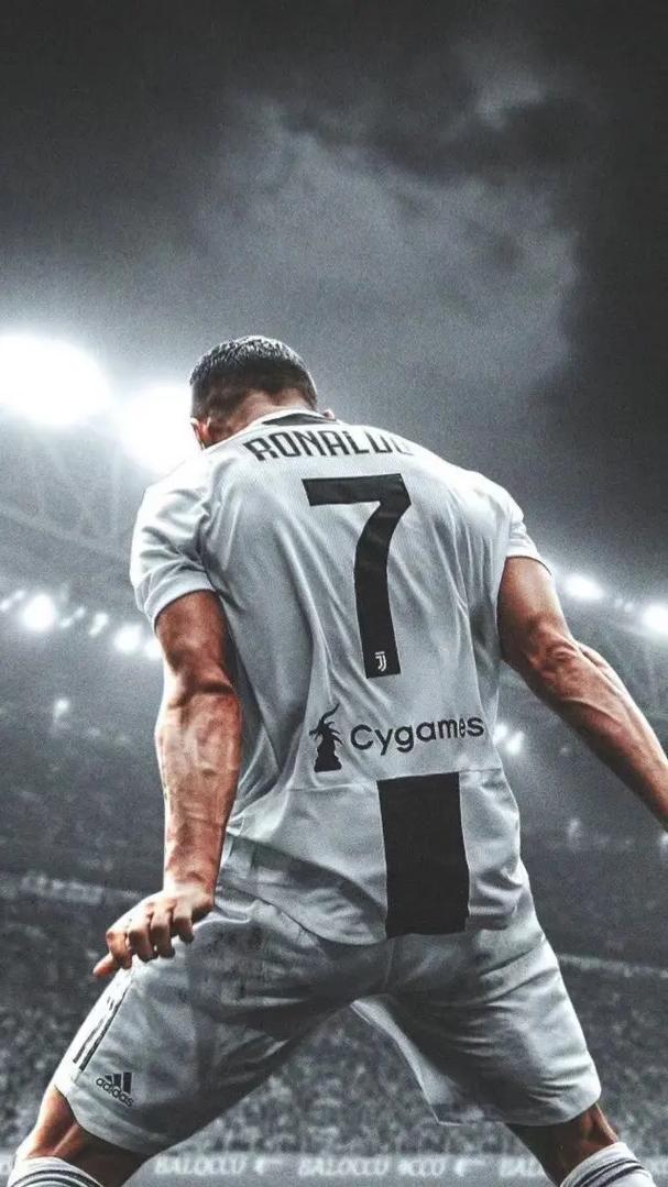 国脚关键传球完成制胜球